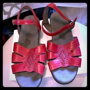 SAS TRIPLE COMFORT RED 9 1/2W sandal EUC
